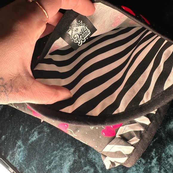 Adorable, oven mitt and pot holder set - Picture 2 of 5